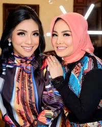 10 Potret Seleb Kakak Adik Sesama Penyanyi Dangdut, Ada yang Kembar - Kompak Abis