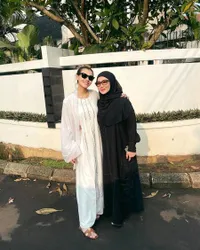 10 Potret Selebriti Indonesia Rayakan Idul Adha, Kumpul Hangat Bersama Keluarga - Jadi Tukang Daging