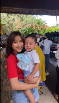 10 Potret Senyum Bahagia Gala Sky Saat Liburan ke Bali, Seru-Seruan Bareng Tante dan Om-nya - Bekas Luka di Wajah Mulai Memudar 