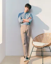 10 Potret Serta Fakta Menarik Choi Woo Shik, Populer Berkat Film 'PARASITE' dan Satu Geng Dengan V BTS