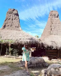 10 Potret Seru Liburan Keluarga Yasmine Wildblood dan Abi Yapto ke Sumba, Si Kecil Seraphina Fotogenik Banget!