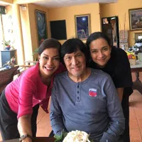 10 Potret Shahnaz Haque dan Soraya Haque Kunjungi Ikang Fawzi, Penuh Kehangatan Kumpul Keluarga - Momong Cucu