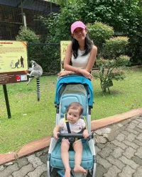 10 Potret Shenina Cinnamon Bareng Keponakan, Aura Keibuan Terpancar - Sudah Cocok Punya Momongan
