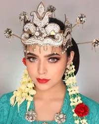 10 Potret Si Cantik dan Bertalenta Jharna Bhagwani, MUA yang Bikin #LathiChallenge dan Dinotice Reza Arap