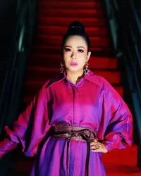 10 Potret Soimah yang Mengaku Diperlakukan Bak Maling oleh Petugas Pajak, Pendoponya Disebut Bernilai Rp50 Miliar Saat Belum Jadi - Dikira Betulan Punya Pom Bensin