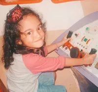 10 Potret Syafa Azzahra Putri Kedua Ussy Sulistiawaty yang Makin Cantik dan Beranjak Remaja