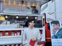 10 Potret Tampan Sung Hoon, Aktor Berusia Kepala Empat yang Sering Dilabeli Sebagai Sosok Pria Matang