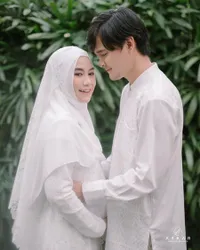 10 Potret Tasyakuran 4 Bulanan Kehamilan Anisa Rahma, Aura Kecantikan Bumil Kian Terpancar - Tampil Elegan Dalam Busana Putih 