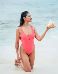 10 Potret Tebaru Rahma Azhari dalam Balutan Bikini, Tetap Hot di Usia 38 Tahun