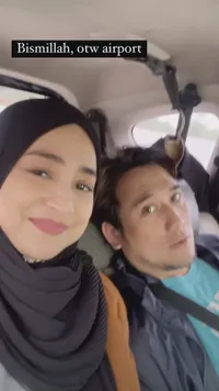 10 Potret Tengku Firmansyah dan Cindy Fatika Sari Pamer Kemesraan di Bromo, Kerja Serasa Liburan - Wajah Awet Muda Jadi Sorotan
