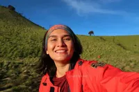 10 Potret Terbaru Medina Kamil Presenter Acara Petualangan yang Pernah Terdampar di Pulau Terpencil, Makin Cantik Alami - Masih Aktif Berpetualang