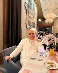 10 Potret Terbaru Ozy Syahputra yang Tetap Bahagia Meski Belum Menikah di Usia 60, Terungkap Ternyata Penyanyi Opening Tuyul dan Mbak Yul!