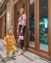 10 Potret Terbaru Raya Kitty, Sudah Setahun Jadi Single Parent - Makin Bahagia Bareng Anak