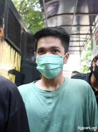 10 Potret Tersangka Kasus Penyebaran Video Syur Rebecca Klopper Jalani Persidangan, Dituntut 4 Tahun Penjara dan Denda 1 Miliar - Bakal Ajukan Keberatan