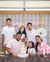 10 Potret Ulang Tahun Abigail Cattleya Putri Anak Ririn Ekawati, Gelar Birthday Lunch di Resto - Meriah Bernuansa Pink