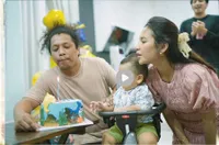 10 Potret Ulang Tahun Anak Indah Permatasari dan Arie Kriting, Bayi Roti Sobek Sudah Umur Satu - Dirayakan Sederhana Bareng Orang Terdekat