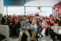 10 Potret Ulang Tahun ke-29 Rizky Billar, Dirayakan Bareng Fans Leslar Sekaligus Resmikan Cafe Baru Miliknya dan Lesti