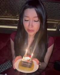 10 Potret Ulang tahun Lucinta Luna ke-34, Sempat Menangis Sambil Tiup Lilin - Pamer Ciuman Mesra dan Dapat Cincin dari Pacar Bule Baru