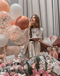 10 Potret Ulang Tahun Nadira Adnan ke-26, Menawan Dikelilingi Bunga-bunga - Wajah Makin Tirus Curi Perhatian