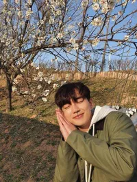 10 Potret Yoo Seung Ho, Wajah Imut tapi Punya Hobi Ekstrem Main Motor Trail