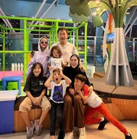 10 Potret Zaskia Adya Mecca dan Hanung Bramantyo Bawa Anak Tes Alergi - Terapi Imunitas Sekaligus Liburan ke Singapura