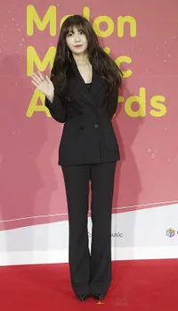 10 Selebritis Berbusana Terbaik di Melon Music Awards 2017