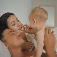 10 Selebritis Indonesia yang Pilih Sembunyikan Wajah Anak, Hargai Privasi Buah Hati