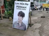 10 Spanduk Jualan Lokal Terinspirasi K-Pop dan Drama Korea, Kocak BLACKPINK Jadi Ambassador Seblak!