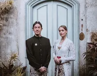 10 Tahun Menikah, Potret Daniel Mananta dan Istri Ulang Janji Nikah di Borobudur Romantis Abis