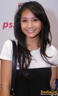 11 Foto Jadul Mama Muda Seleb Indonesia, Bukti Cantik Dari Dulu