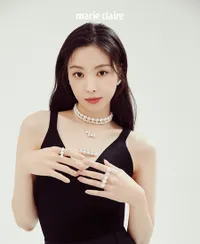 11 Foto Naeun Apink Tampil Bak Sosialita Pakai Perhiasan Mutiara di Majalah 'Marie Claire', Visualnya Mewah Banget!