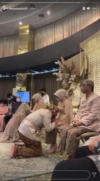 11 FOTO Prosesi Adat Sunda Pernikahan Kesha Ratuliu - Adhi Permana, Haru Sungkeman - Heboh Saweran