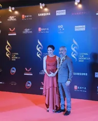 13 Gaya Selebritis Melenggang di Red Carpet FFI 2019, Wulan Guritno - Adhisty Zara 
