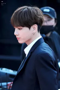 11 K-Pop Idol Cowok Tampil Manly Dengan Potongan Rambut Undercut, Ada Jungkook BTS Sampai Chanyeol EXO!