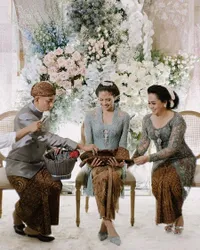 11 Momen Sukacita di Pernikahan Maudy Ayunda, Sang Ibu Curi Perhatian - Mirip Kakak Adik!