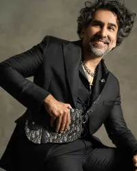 11 Pemotretan Terbaru Jeremy Thomas dengan Senyuman Manisnya, Elegan Banget - Hisap Rokok dan Bawa Minuman Bak Artis Hollywood