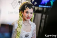 11 Potret Aaliyah Massaid Akui Selalu Melow Setiap Melihat Ibunda, Moomen Minta Restu Sebelum Ijab Kabul Disorot