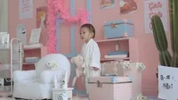 11 Potret Baby Claire Photoshoot Terbaru, Lucu Gemesin Kenakan Handuk Baju Sambil Main Boneka - Pakai Kemben Mau Creambath