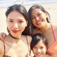 11 Potret Banyu Bening, Putri Sulung Djenar Maesa Ayu yang Jarang Tersorot - Kini Sudah Jadi Hot Mom