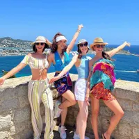 11 Potret Cinta Laura Liburan ke Spanyol, Penampilan Stunning Bak Boneka Barbie Curi Perhatian - Nikmati Bikini Party di Atas Yacht