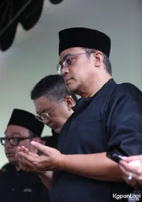 11 Potret Dede Yusuf Ungkap Penyakit Mendiang Ibunya, Bertahan 59 Hari di ICU - Nafasnya Sempat Hilang
