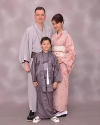 11 Potret Harmonis Keluarga Maudy Koesnaedi, Tetap Rukun Selama 20 Tahun - Sang Ayah Selalu Kompak dengan Eddy