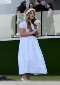 11 Potret Harper Beckham Jadi Flower Girl di Pesta Pernikahan Brooklyn Beckham & Nicola Peltz, Cantik Bergaun Putih