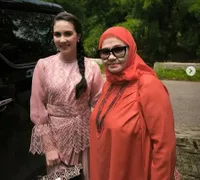 11 Potret Kebersamaan Artis dengan Ibu Bule, Ketahuan Cantik dan Gantengnya Dari Mana 