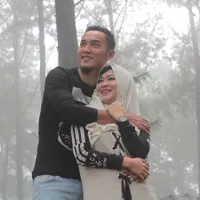 11 Potret Keluarga Bahagia Okie Agustina & Gunawan Dwi Cahyo