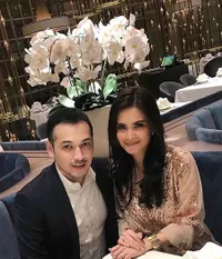11 Potret Kemesraan Manis Cut Tari dan Richard Kevin, Tak Hanya Lengket Bagaikan Prangko Namun Juga Serasi Banget!