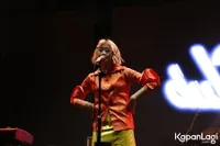 11 Potret Keseruan Festival 6 Hari Pertama, Nyanyi Bareng JKT48 - Pemuda Tersesat Music Ajak Bersholawat