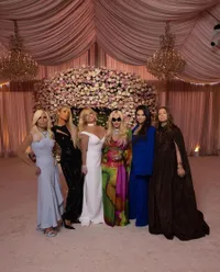 11 Potret Madonna, Paris Hilton Hingga Selena Gomez Saat Kondangan di Pesta Pernikahan Britney Spears dan Sam Asghari
