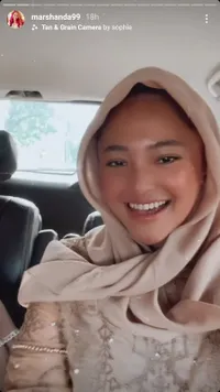 11 Potret Marshanda Tampil Stunning Pakai Kerudung di Pengajian Pranikah Sang Adik, Teteskan Air Mata Haru - Kompakan dengan Sienna yang Nggak Kalah Cantik dari Bundanya