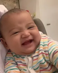 11 Potret Menggemaskan Thania Putri Onsu, Senyumnya Imut nan Lucu